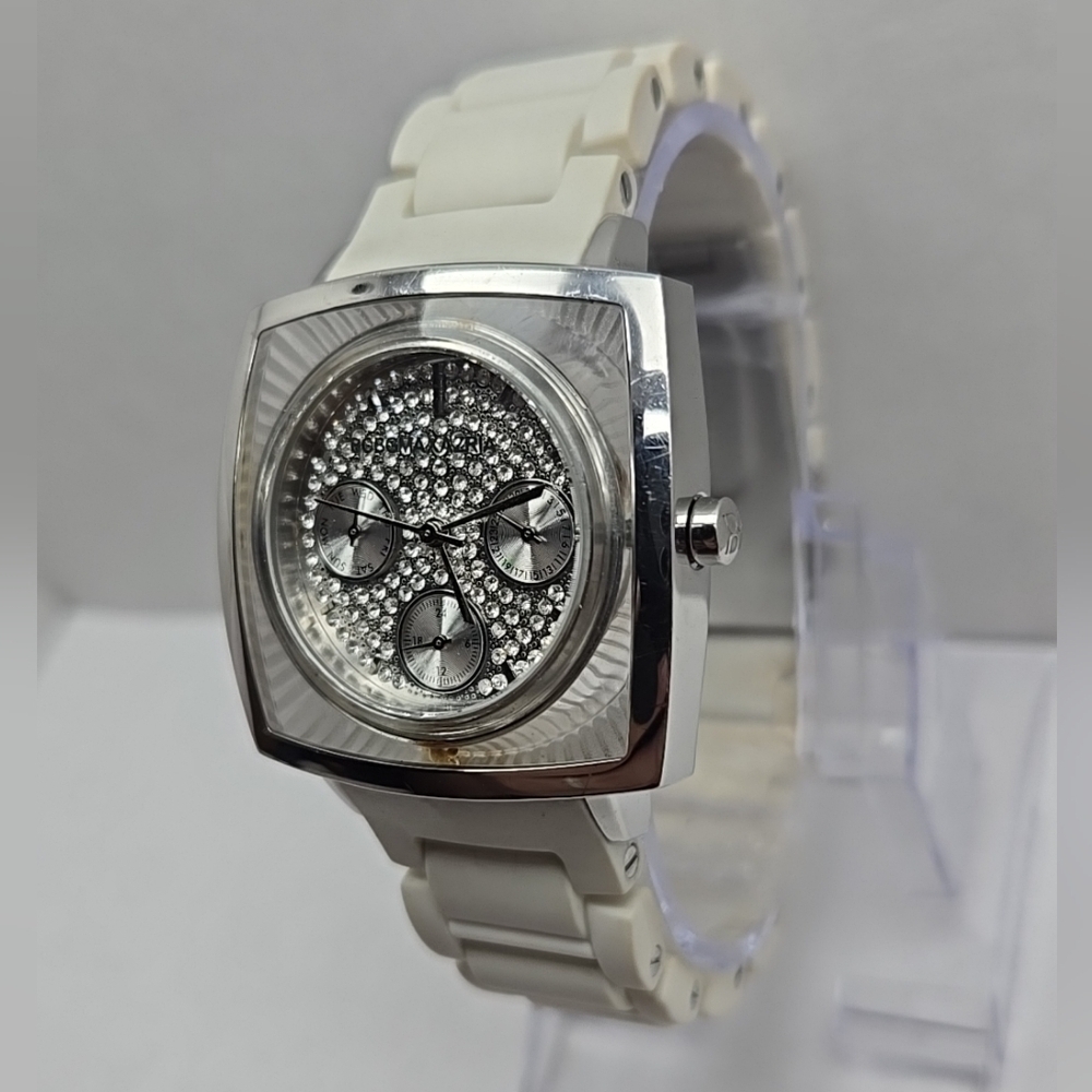 Womens BCBGMAXAZRIA BG8229 Elite Sport Watch White Rubberized Band New Battery - Picture 2 of 15